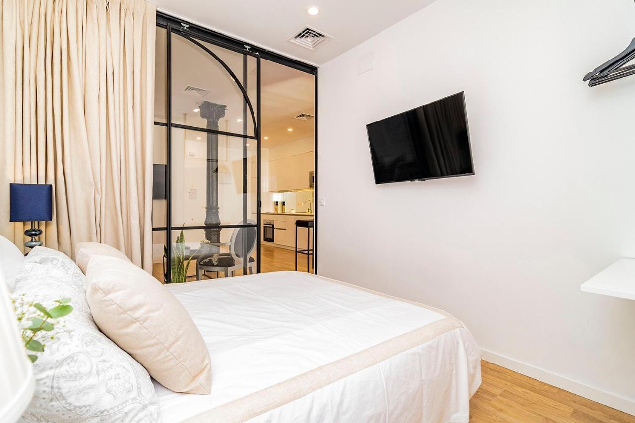 Unbeatable views of Puerta del Sol, Calle Mayor Madrid Exterior foto