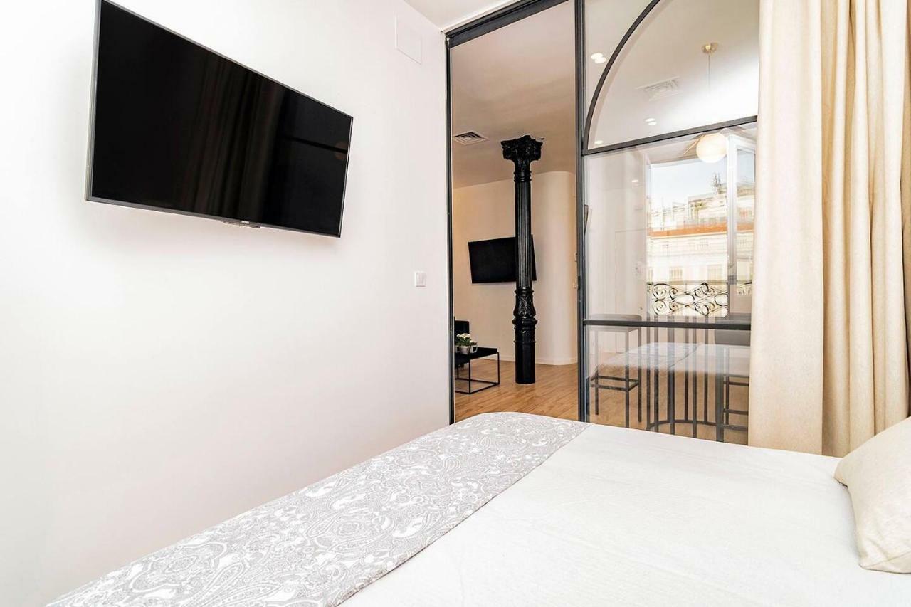 Unbeatable views of Puerta del Sol, Calle Mayor Madrid Exterior foto