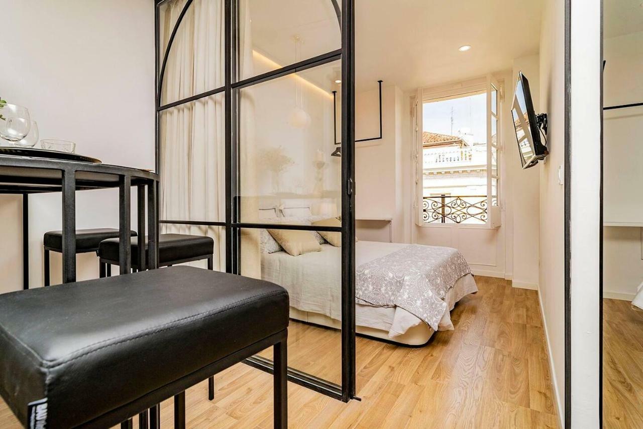 Unbeatable views of Puerta del Sol, Calle Mayor Madrid Exterior foto
